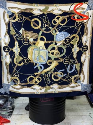 روسری ابریشم ژاکارد وارداتی سرمه ای کد C26180